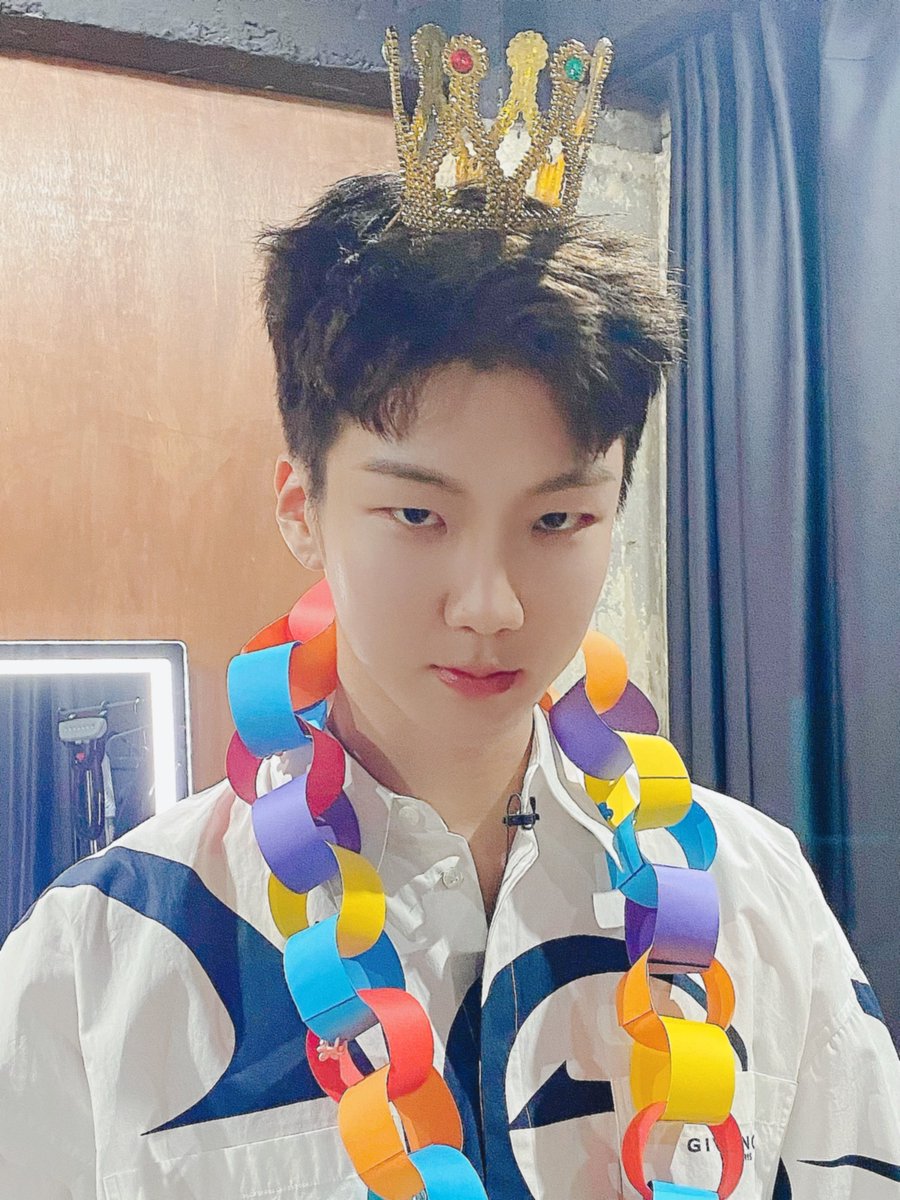 maecamong's tweet photo. #행복한생일보내셔야해요 I'm the King. The King, I am. https://t.co/9duyZPmyRF