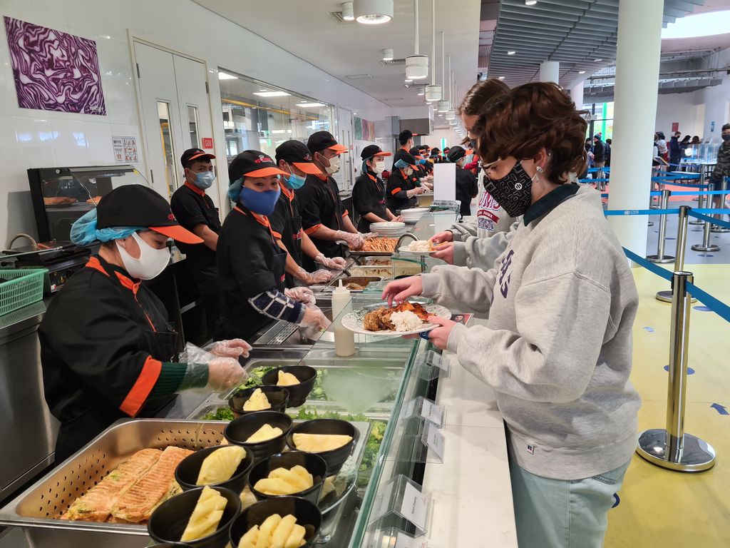 'Meatless Mondays', a student-led initiative, has been given the thumbs up by #UNISHanoi students who tried out the completely vegetarian menu on offer for the first time today. 

#UniquelyUNIS #UNISStrongerTogether #LearningtoInspire #UNSDG12 #UNSDG13