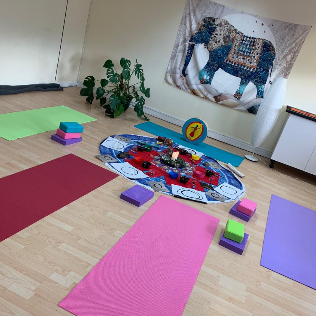 invisiblecaims's tweet photo. Be where you are, not where you think you should be.

#invisiblecaims #yoga #edinburgh #be St Margaret's House #simplybe #noexpectations #asanas #poses #meditation #edinburghclasses #edinburghworkshops #colors https://t.co/QLUvXr4MAj