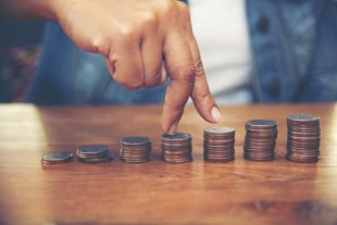 Merca20's tweet photo. Aplica la regla de los 30 días y logra tu meta de ahorro en poco tiempo - https://t.co/8sbQ3FFFEn https://t.co/PBkuJkAMQM