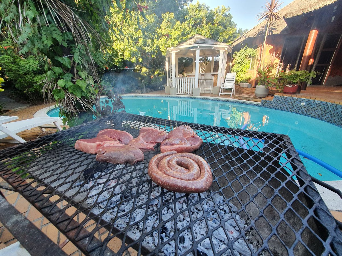 1Sunbelllodge's tweet photo. What could be better than having a #braai next to our beautiful pool at #Sunbelllodge? 🥩

We are so much more than just a place for you to live while on holiday or taking a business trip...We care and offer a HOME away from home where you can kick-back, relax and feel at ease. https://t.co/ZlQXhWwB02
