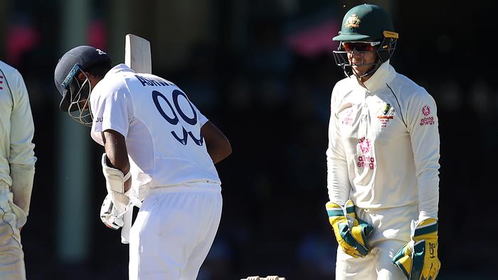 FoxCricket's tweet photo. ‘At least my teammates like me, d***head’: Paine’s sledging war with Ashwin... just before drop 😡🔥

👉 https://t.co/cJicCIYjeW https://t.co/F6j4kTf6oZ
