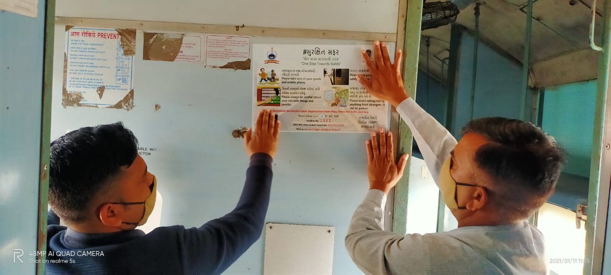 SP_WR_Amd's tweet image. મુસાફરોનેે સલામતિ અને સતર્કતા અંગે માહિતગાર કરતી પશ્ચિમ રેલ્વે અમદાવાદ,પોલીસ. 

#એક કદમ સાવધાની તરફ
#Onesteptowardssafety 

@SP_WR_Amd
@GujaratPolice
@Grp_Vadodara