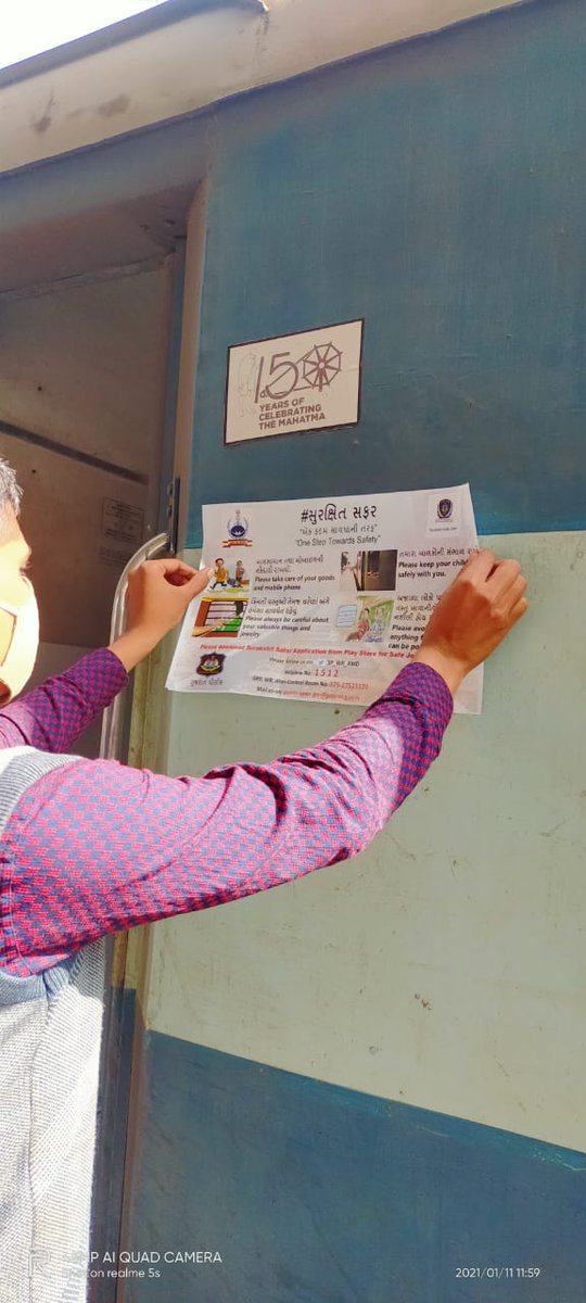 SP_WR_Amd's tweet image. મુસાફરોનેે સલામતિ અને સતર્કતા અંગે માહિતગાર કરતી પશ્ચિમ રેલ્વે અમદાવાદ,પોલીસ. 

#એક કદમ સાવધાની તરફ
#Onesteptowardssafety 

@SP_WR_Amd
@GujaratPolice
@Grp_Vadodara