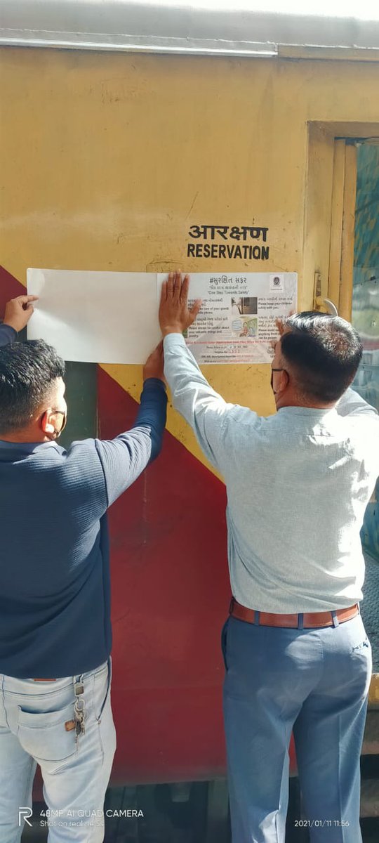 SP_WR_Amd's tweet image. મુસાફરોનેે સલામતિ અને સતર્કતા અંગે માહિતગાર કરતી પશ્ચિમ રેલ્વે અમદાવાદ,પોલીસ. 

#એક કદમ સાવધાની તરફ
#Onesteptowardssafety 

@SP_WR_Amd
@GujaratPolice
@Grp_Vadodara