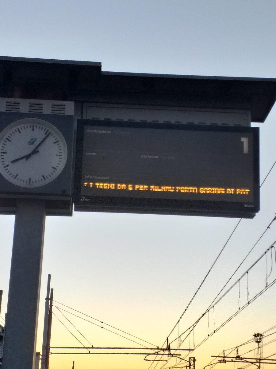 "Ritardo c'è quando tabellone dice" (cit.) Tra le <a href="/TrenordVictims/">Trenord Victims</a>,  il #2021 parte col botto. #Lombardia che (non) si muove😡