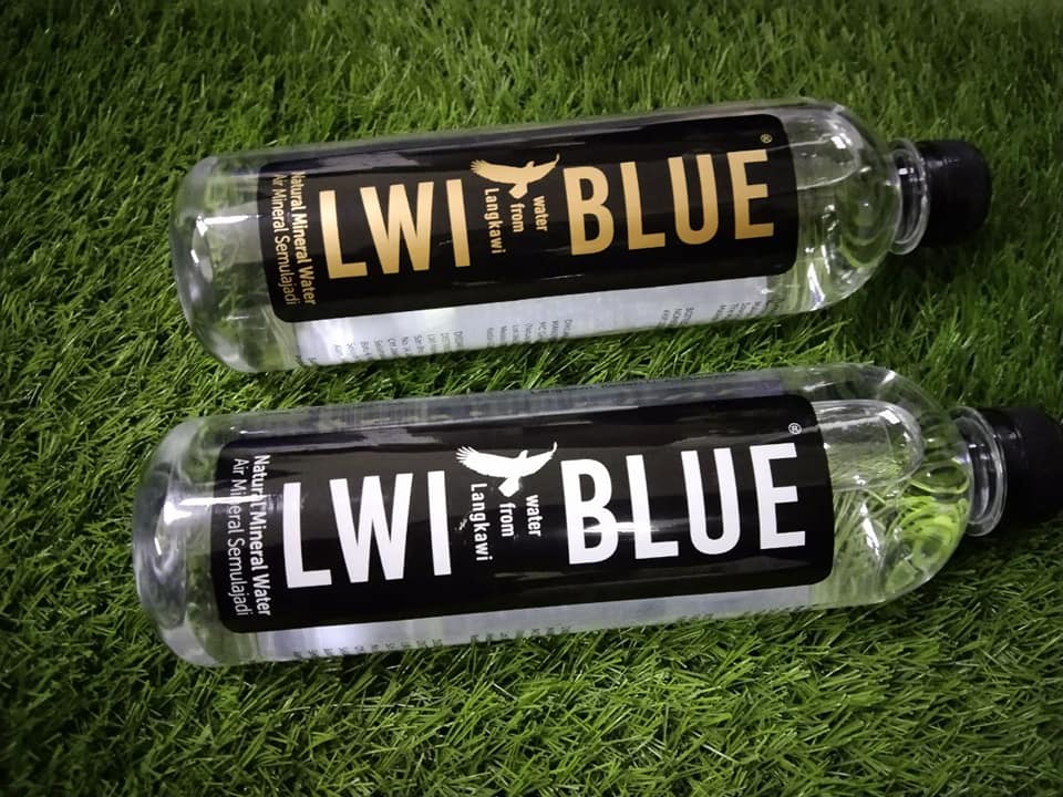 BlueLwi's tweet photo. CANTIK BERSAMA LWI BLUE 💦✨
Tahukah anda?🧐 Silika adalah 'rahsia' bagi kecantikkan kulit. Ini kerana ia dapat mencetuskan pertumbuhan kolagen pada kulit manusia.🤫Kolagen yang terbentu dapat mengurangkan kedutan, tomboh hitam dan kulit kusam.
#geofoodproduk 
#ffmarketingtrading https://t.co/gBqk2rrvH6