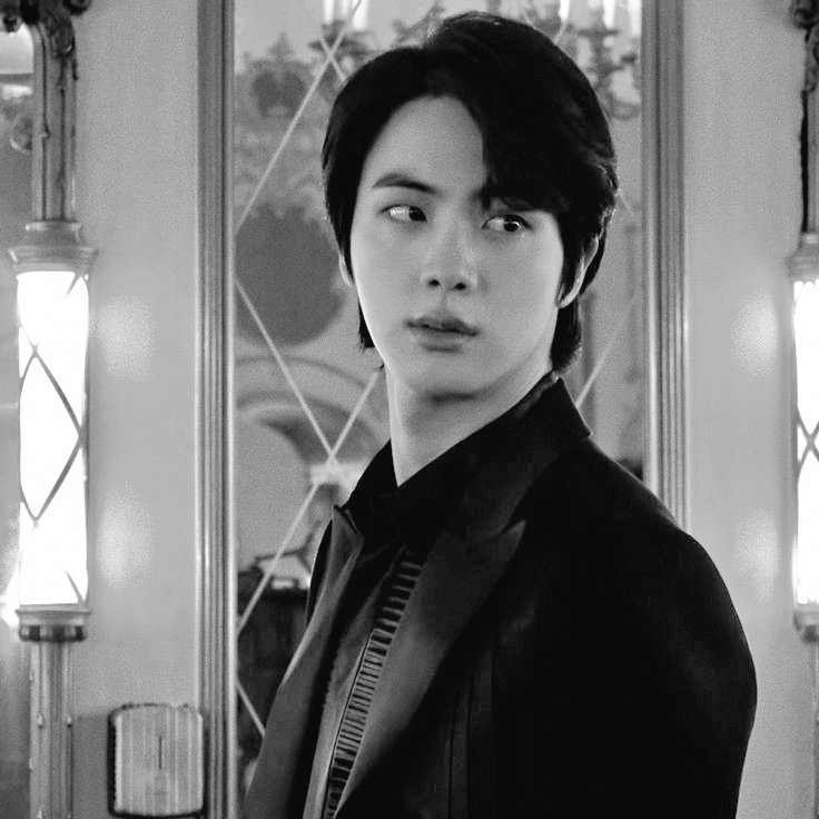 Kalbinin o saf güzelliği yüzüne yansımış gibi baktıkça daha çok aşık oluyorum sana adam...💜
#WeLoveYouJin