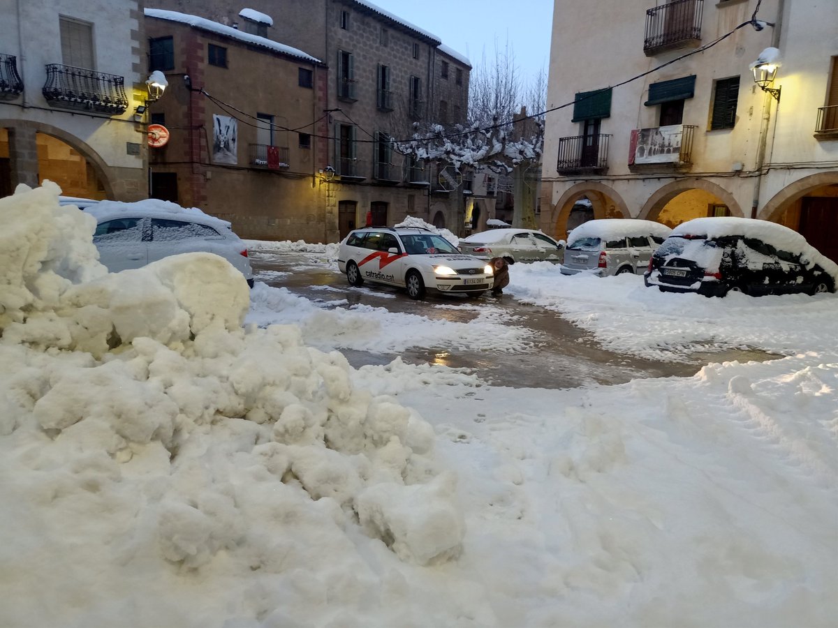 buslleida's tweet photo. Així es desperta aquest dilluns l'#Albi, a les #Garrigues. L'ajuntament demana als veïns demana als veïns que no surtin de casa si no és imprescindible @Cati_Lleida 
@Catinformacio 
#neucatràdio https://t.co/7KeuoVcFJF