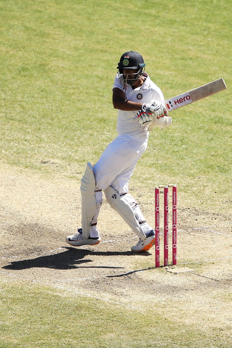 sachin_rt's tweet image. Really proud of #TeamIndia!

Special mention to @RishabhPant17, @cheteshwar1, @ashwinravi99 and @Hanumavihari for the roles they’ve played brilliantly. 

Any guesses in which dressing room the morale will be high? 😀

#OneTeamOneCause #AUSvIND