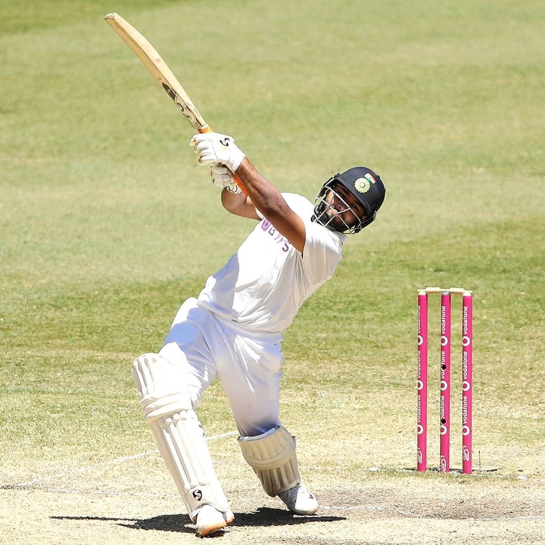 sachin_rt's tweet image. Really proud of #TeamIndia!

Special mention to @RishabhPant17, @cheteshwar1, @ashwinravi99 and @Hanumavihari for the roles they’ve played brilliantly. 

Any guesses in which dressing room the morale will be high? 😀

#OneTeamOneCause #AUSvIND