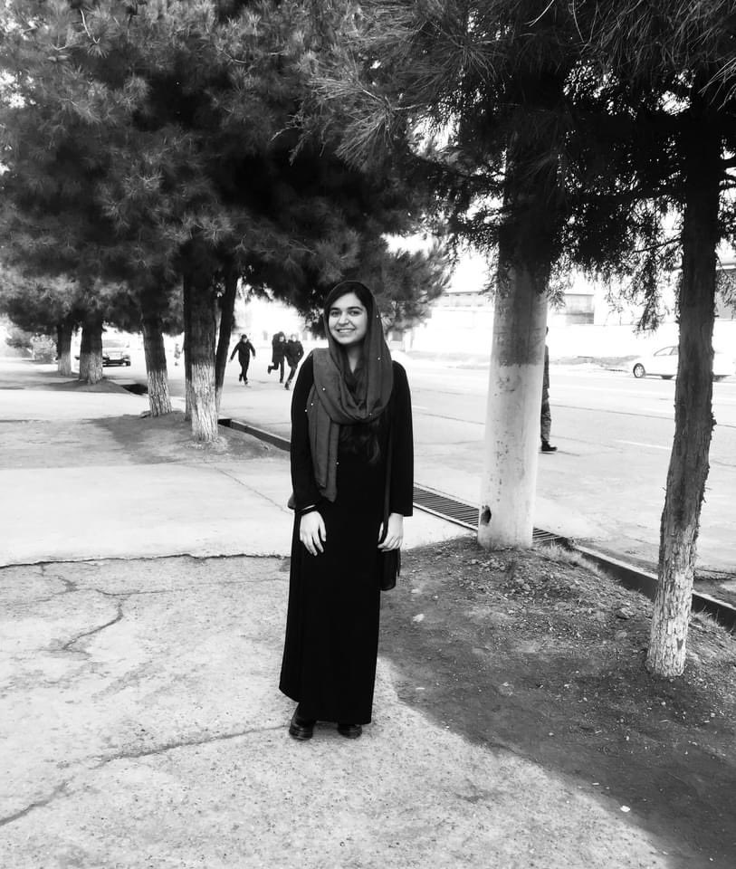 4helashams's tweet photo. زړګی مې هلته دی چې ته یې
دلته خالي ولاړه یم ړنګه به شمه https://t.co/JJkDO4s5dg