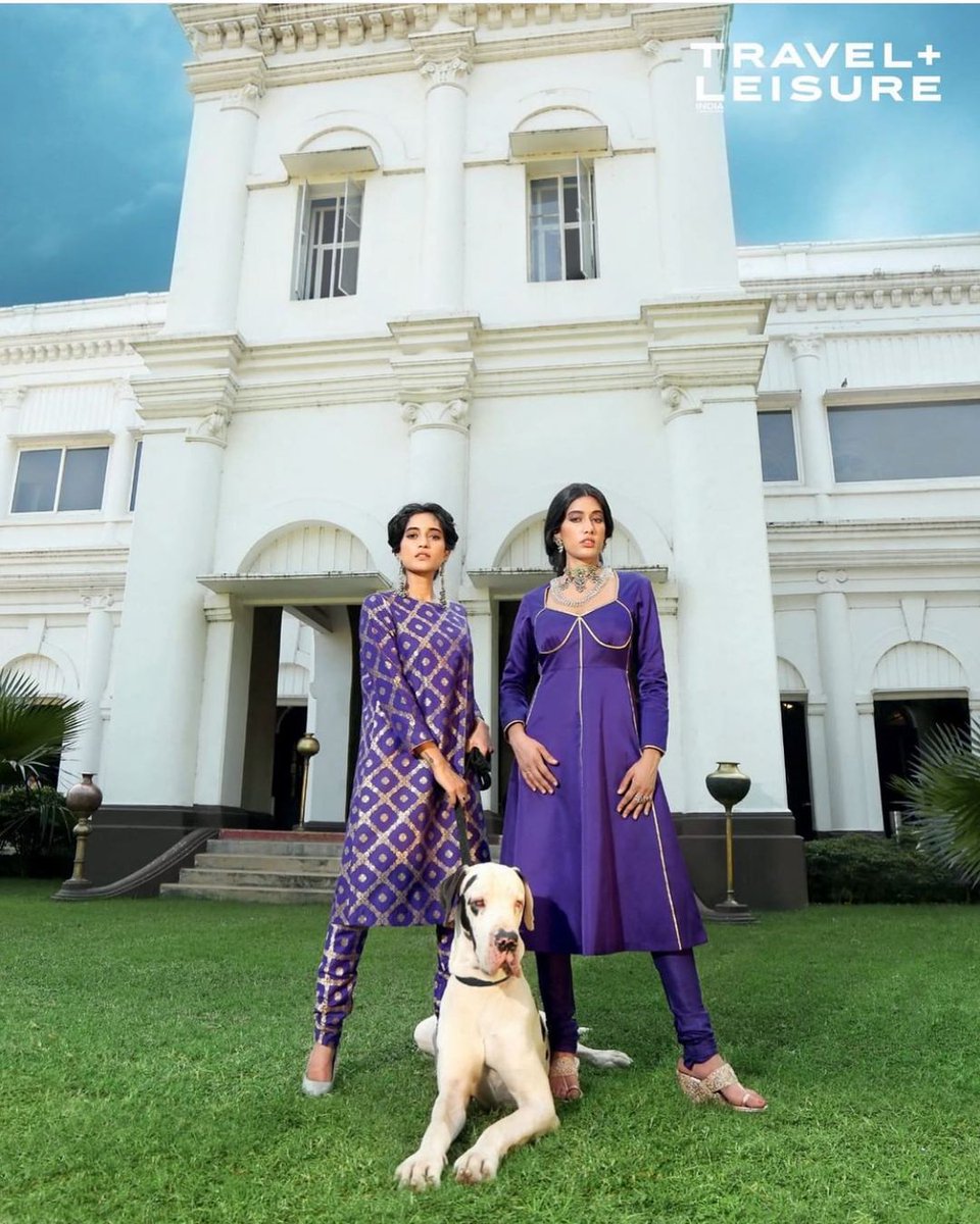 Maharaj Kumari Mrinalika Bhanj Deo with Her Younger Sister Maharaj Kumari Akshita Bhanj Deo Princess of Mayurbhanj.

@TheGreatAshB

#TravelandLeisureIndia #MaharajKumari #MrinalikaBhanjdeo #AkshitaBhanjdeo #PrincessofMayurbhanj  #Mayurbhanj #Orissa #Hindustan  #TheBelgadiaPalace