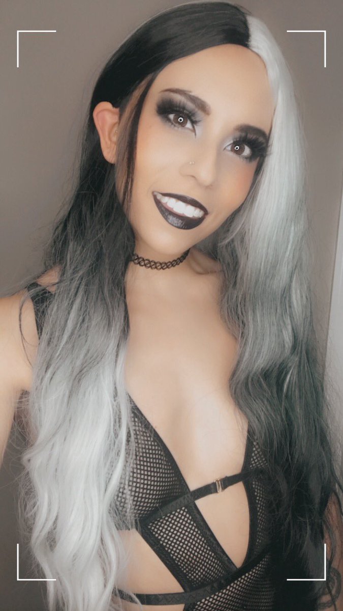 yazzelberry's tweet photo. Let me be your goth bby 🖤🖤🖤 https://t.co/LiYY17BBku