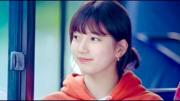 3. Bus Scenes (START VS END OF RELATIONSHIP) This was just so beautifully captured.