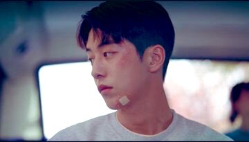 3. Bus Scenes (START VS END OF RELATIONSHIP) This was just so beautifully captured.