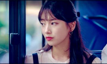 3. Bus Scenes (START VS END OF RELATIONSHIP) This was just so beautifully captured.