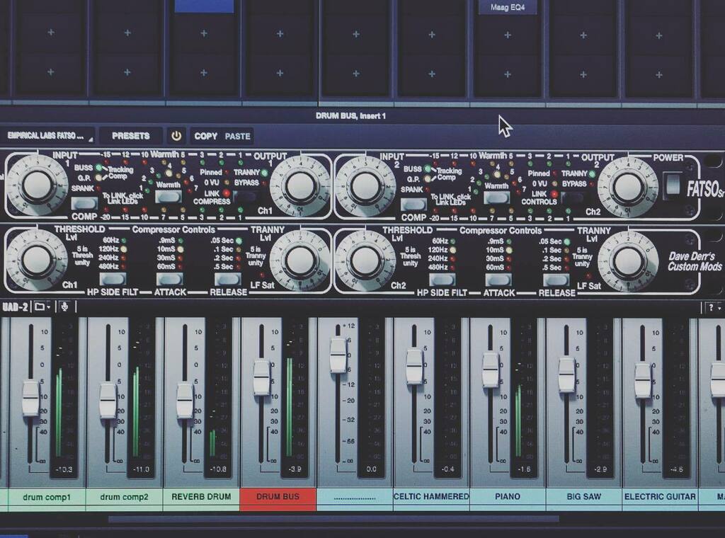 Another classic..
Uad Fatso SR. Tape Sim. & Compressor
Using on drum bus 
#producerlifestyle #producer #mixinganothersong #compressor #buscompressor #tape #distortion #music #musicproducer #musicproduction #universalaudio #universalaudioapollo #uadplugins instagr.am/p/CJ55b6LLsNv/