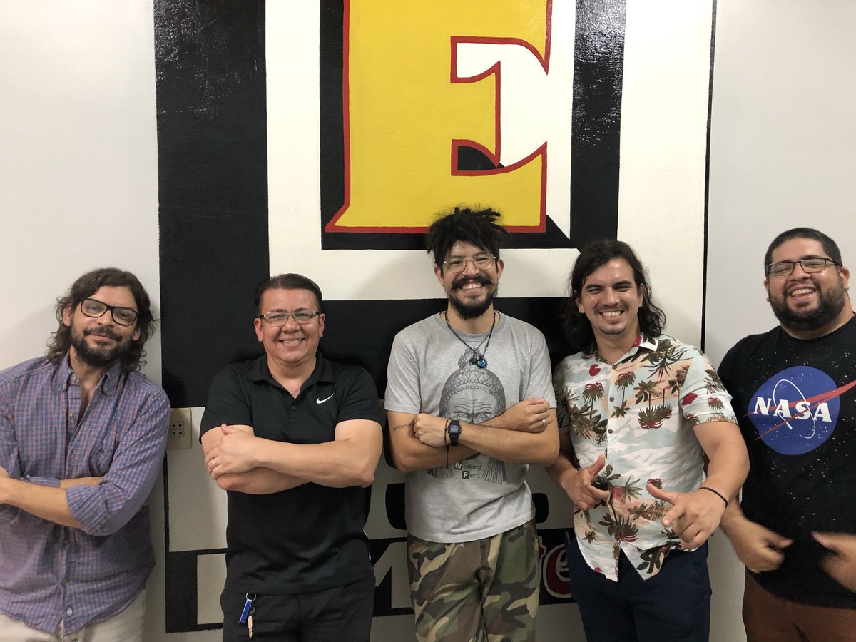 QueSeaRockPy1's tweet photo. 🎸Ayer tuvimos la visita de Rolu @astronautapy y Los Astronautas en  Peña👨‍🚀🚀...se despacharon con un acústico de la gran 7🔥..tremenda banda de Ciudad del Este🇵🇾#quesearock

#radiorock #espaciorock #cderock #altoparanarock https://t.co/S5dZ7Ny3kt