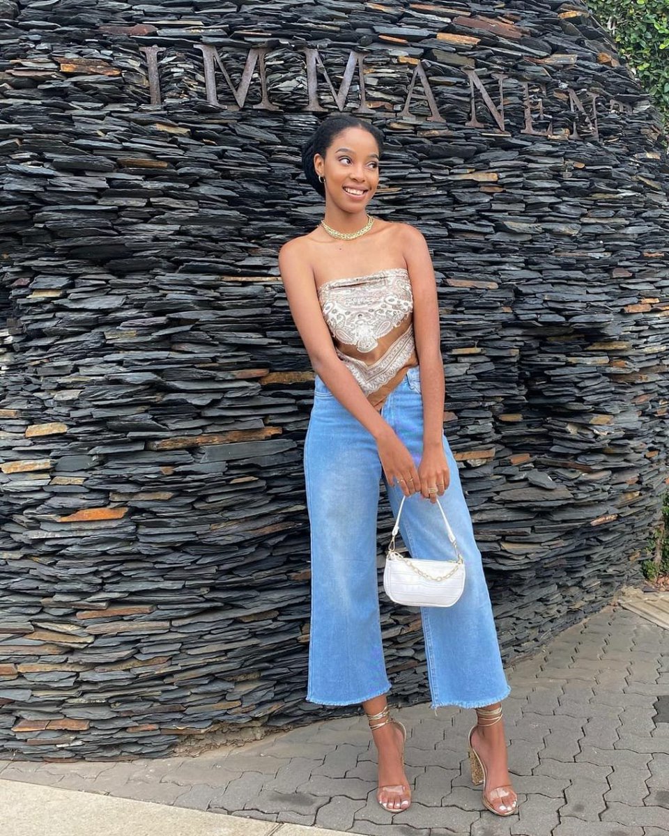 zestxonline's tweet photo. Check out how Debby styled our fits for the #local21 drive where she showcases clothing, artworks &amp; products from aesthetic local businesses✨

Follow her on insta &amp; see the drive @_Debby.m❤️

#GirlsTalkZA #GirlTalkZA #GirlBuyZA #ojewakeng https://t.co/RXzkeTrjf0