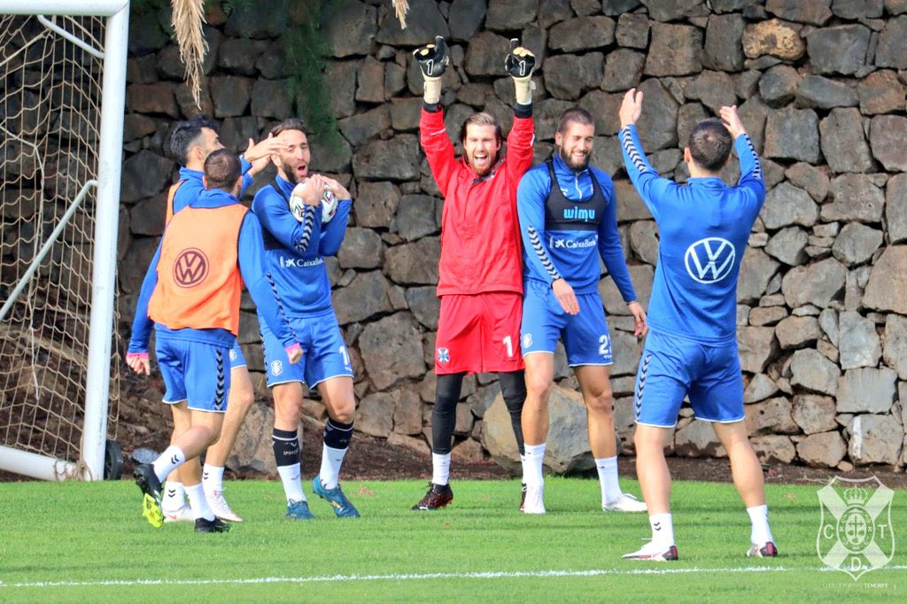 ⚽️ 🎙 ¡Analizamos la victoria del <a href="/CDTOficial/">CD Tenerife 🏴󠁧󠁢󠁳󠁣󠁴󠁿</a> ante el @FCCartagena_efsz con nuestro equipo!

📻 <a href="/Yendy_Hernandez/">Yendy Hernández</a>.
👨🏼‍🦲 <a href="/aradogonzalez/">Rafa Arado</a>. 
👨🏽 <a href="/tommyRguezC/">Tommy Rodríguez</a>.
🧔🏻 <a href="/joelrr9/">Joel Rodríguez</a>.