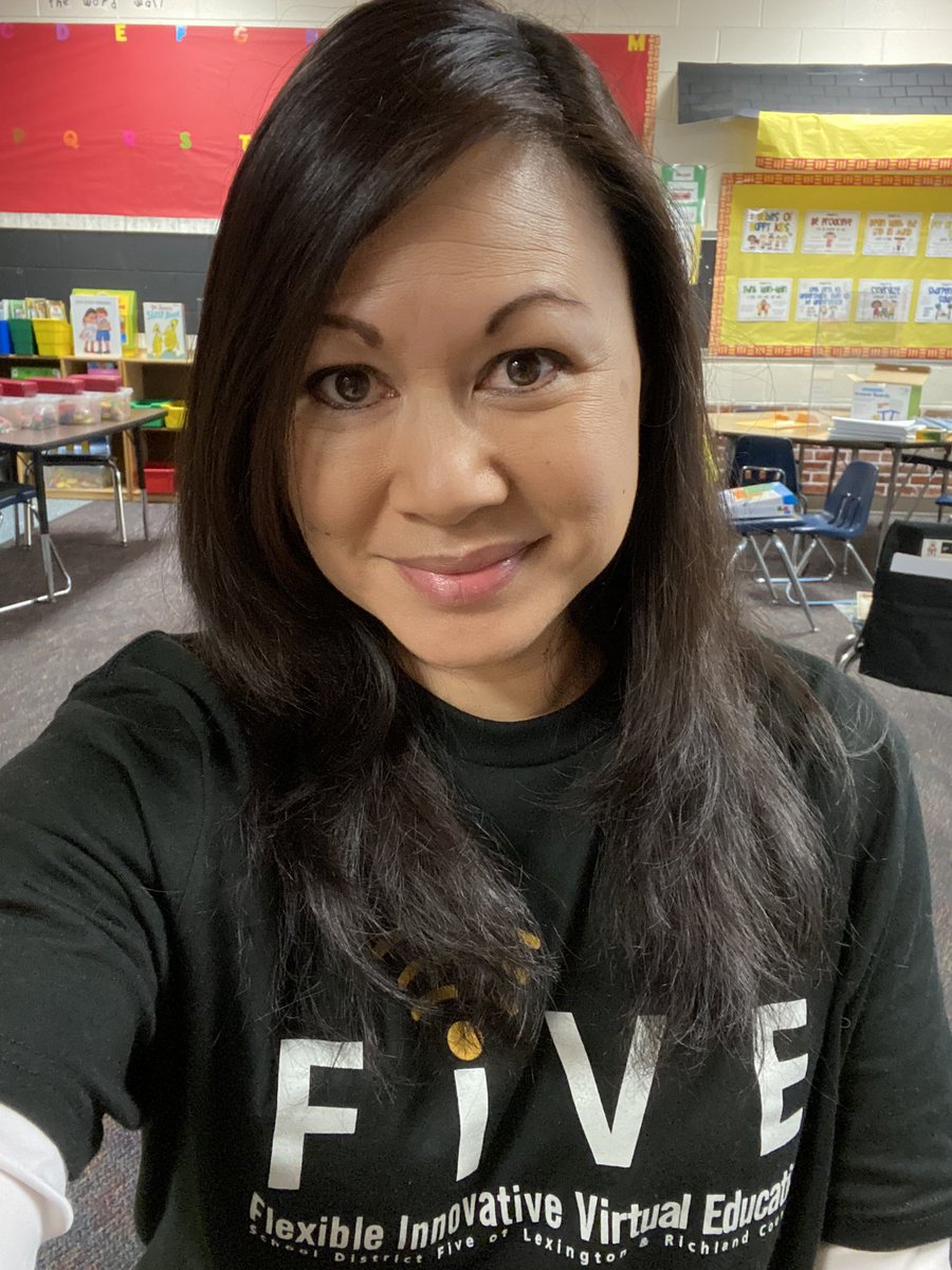 CastellsClass's tweet photo. Wearing my @LexRich5Schools FIVE Pride shirt today! 
#FIVEin5 #D5 #PrideIn5 #TeachIn5 #MondayMorning #remotelearning #virtualeducation #firstgrade @hecorleyelem https://t.co/fh9HP4LRzd