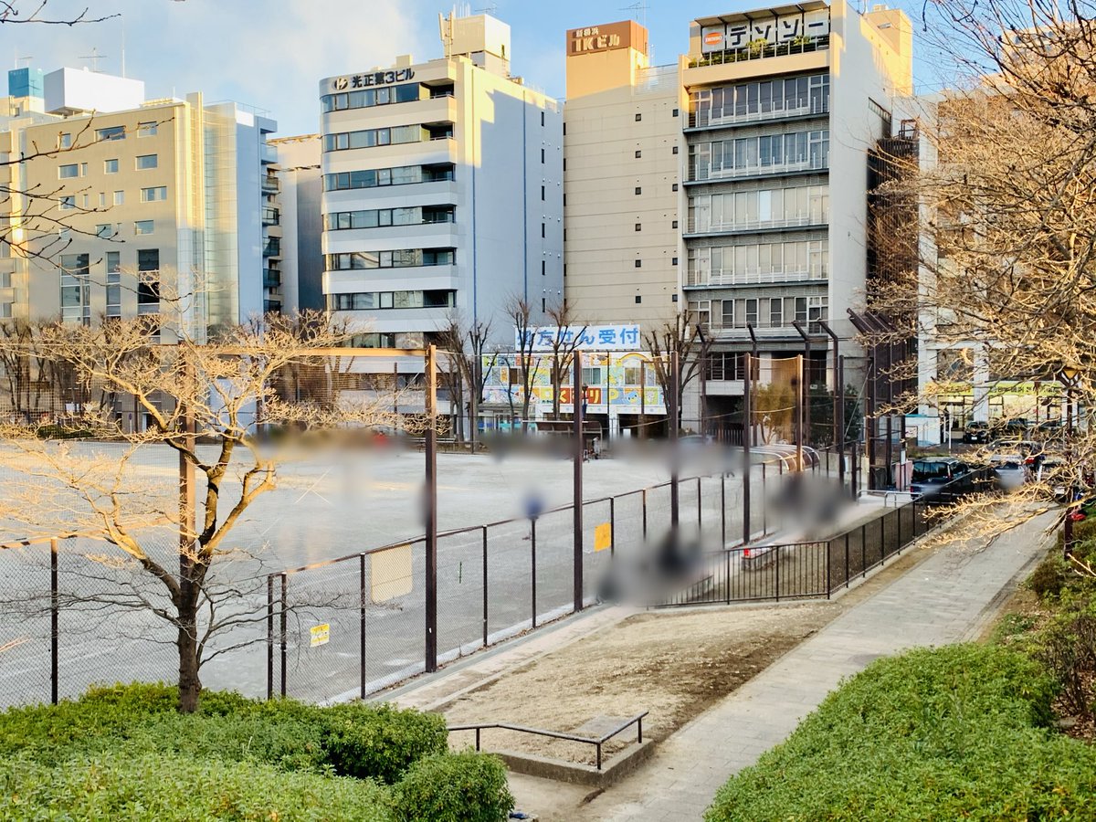 2️⃣バッターさ……ホームランバッター回の野球場は1⃣の隣、少年野球場。↖️の鉄塔あるので後ろの建物は労災病院。 
