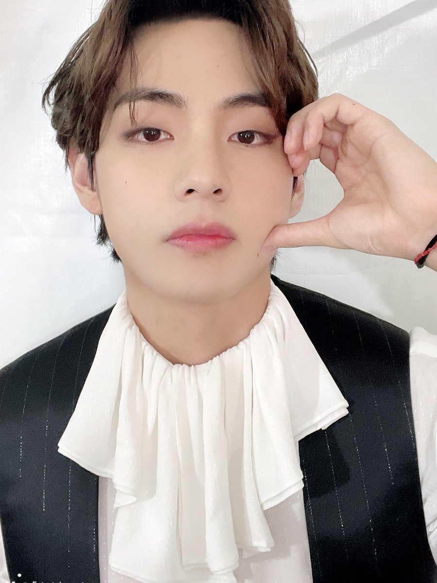 taehyung pics (@taehyvngpics) on Twitter photo 