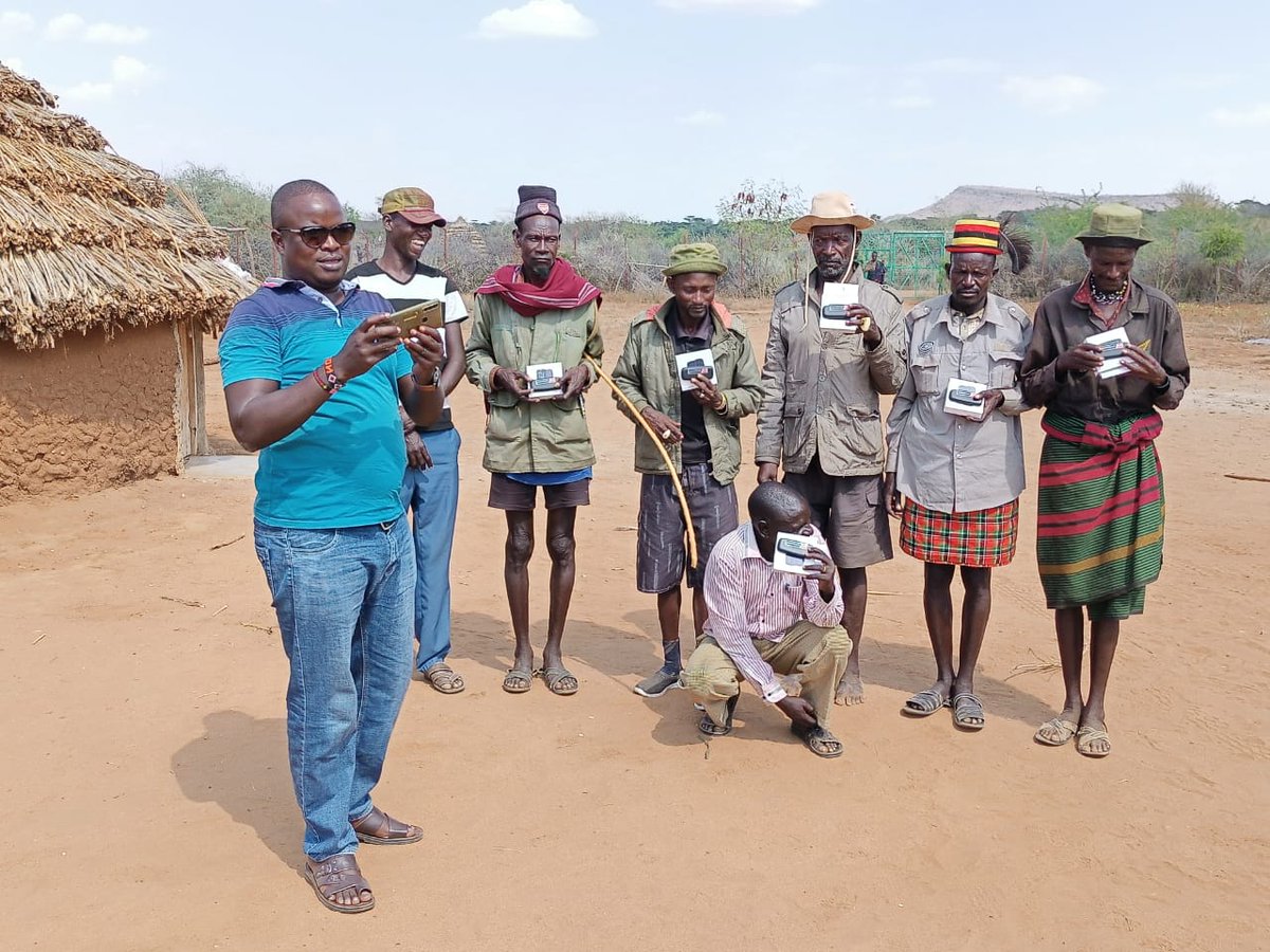 KenyaLotus's tweet photo. Peace committee's received communication gadgets to bolster human security and cross-border peace efforts in borderlands of jie and Turkana. Peace committee's at loreng location, Letea ward Turkana west. 
Viva LOKADO
Viva GIZ-AUBP
@WHH_Kenya @TurkanaCountyKE @giz_gmbh https://t.co/1Ft9SkfaTi