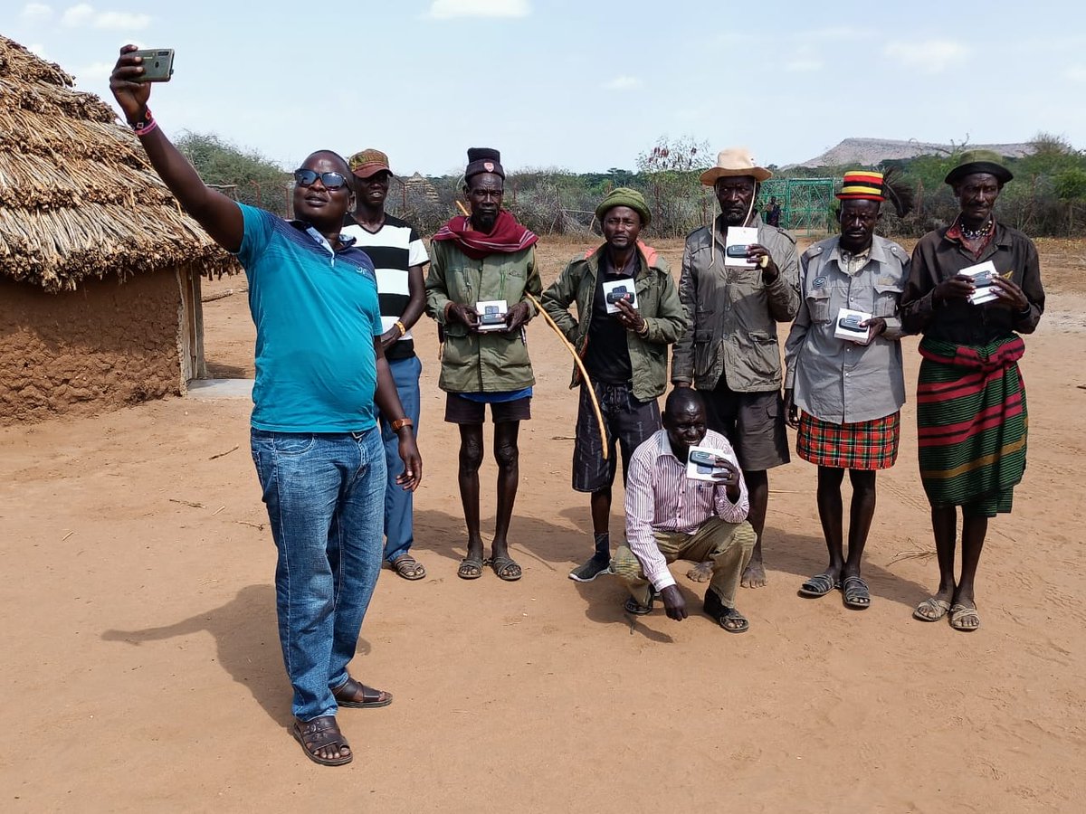 KenyaLotus's tweet photo. Peace committee's received communication gadgets to bolster human security and cross-border peace efforts in borderlands of jie and Turkana. Peace committee's at loreng location, Letea ward Turkana west. 
Viva LOKADO
Viva GIZ-AUBP
@WHH_Kenya @TurkanaCountyKE @giz_gmbh https://t.co/1Ft9SkfaTi