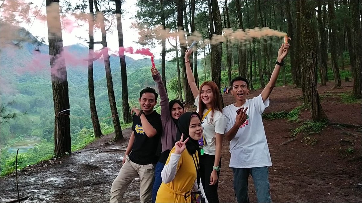 priabahagiaa's tweet photo. Birthday salah satu member💃 https://t.co/et7LfX7yzN