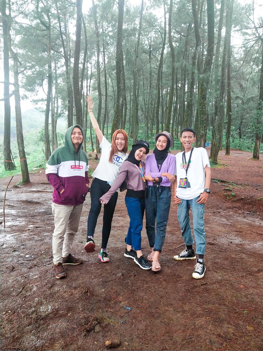 priabahagiaa's tweet photo. Birthday salah satu member💃 https://t.co/et7LfX7yzN
