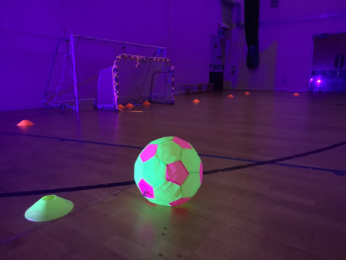 MrHmultisports's tweet photo. UV Hockey using this football. Its a balloon inside this material. Great Sensory spin on a traditional sport.
#SENexchange #SHOUTaboutSEND5k #sendactive #ThisIsPE #PESSPA @SGO_Poole @DorsetGames https://t.co/i6oPDPKATV