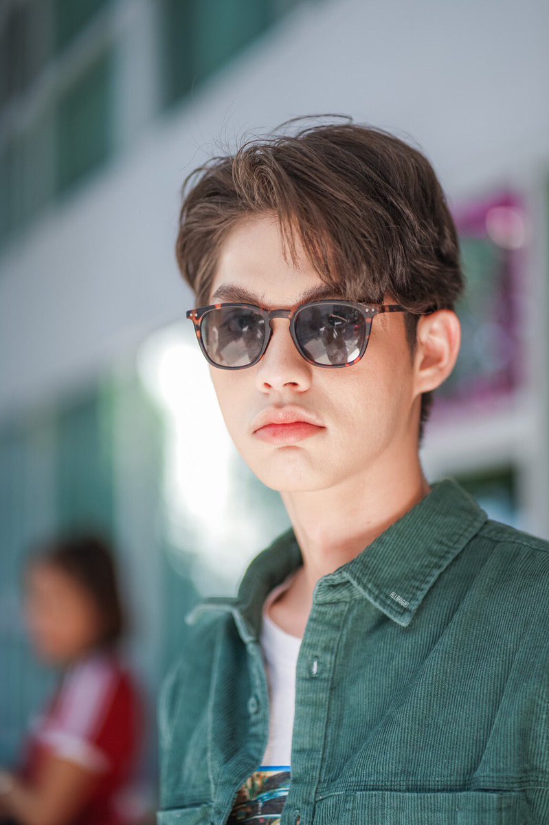 allbright_ofc's tweet photo. ใส่แว่นดำแค่ไหนก็บังความหล่อของพี่ไม่มิด 😎

#ไบร์ทแบกความหล่อ
#bbrightvc https://t.co/CkeFkb3fWP