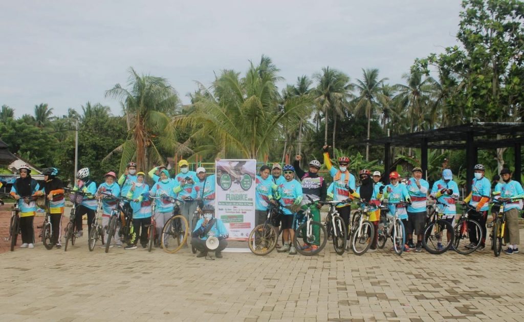 swamediumcom's tweet photo. Peringati Milad Ke 1 Toko At-Taqwa, DKM Masjid At-Taqwa Komplek Mutiara Garuda, Teluknaga Gelar Funbike https://t.co/7dtRcDmZkw https://t.co/8NkH3JUNfF