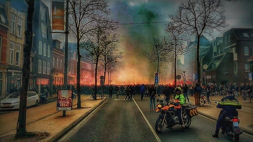 3 Mei 2015, we weten wat er toen gebeurde. Wij <a href="/fcgroningen/">FC Groningen</a> pakten eindelijk onze eerste prijs. Wat een gekte toentertijd.

Maar waarmee begon dat avontuur? En hoe?
👇
Stem foto 2, het begin van het mooiste stukje historie van onze club 💚