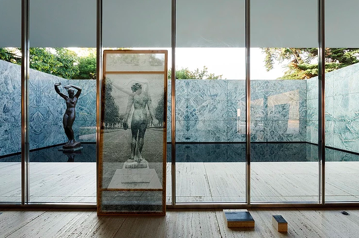 FundacioMies's tweet photo. #LaercioRedondo x C-print:
"I DON'T SEE THE PAVILION JUST AS A MONUMENT BUT MORE AS A DOCUMENT."
https://t.co/2l4SsDpiFd
Intervention "The simplest thing is the hardest to do"
16-09-2020>12-10-2020 at the Mies van der Rohe Pavilion. https://t.co/jMkyiKilKK