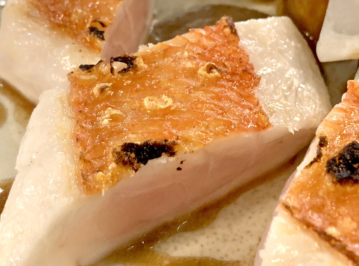 salvador_fab's tweet photo. Beryx de ligne aux sucs de kombu, nous avons adapté une cuisson sur mesure pour ce délicat poisson.
#foodforchange #onechefoneingredient #relaischateaux #slowfood #michelinstar #MICHELINguideBELUX https://t.co/Dnh8HJIzaO