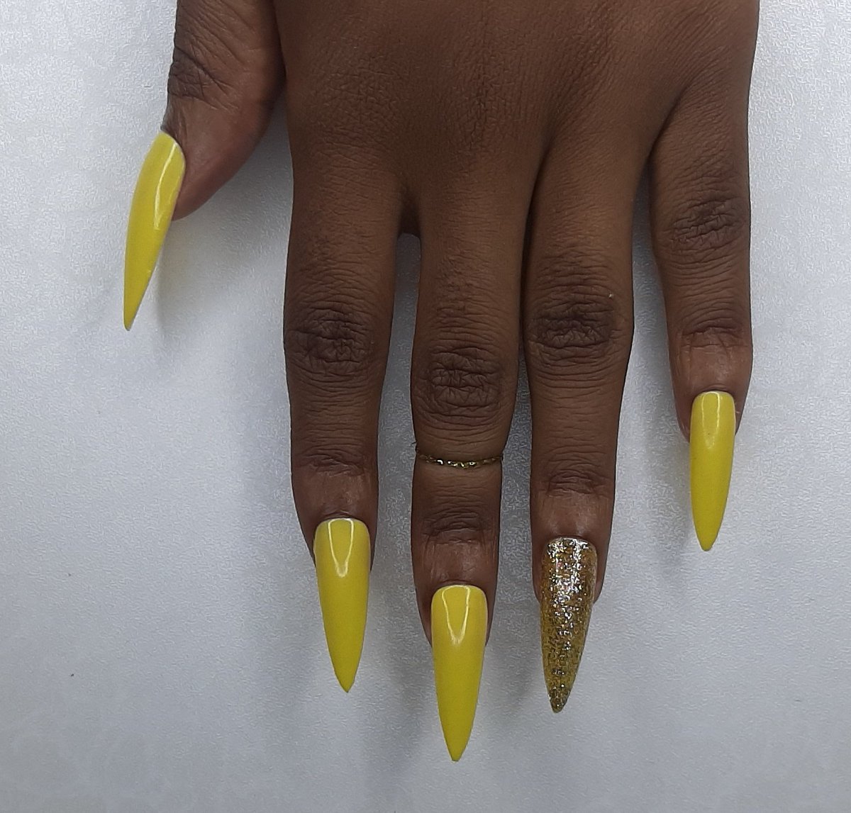 angfuni_mjolo's tweet photo. I sell press on nails for R80.Mine typically last 3 to 4 weeks with proper application. And can be used reused up to 5 times. I also do acrylic and gel(mobile) but I prefer these because they're kind to my nails🥰

Please retweet. A client may be on your TL. https://t.co/A6ynPEO7XY
