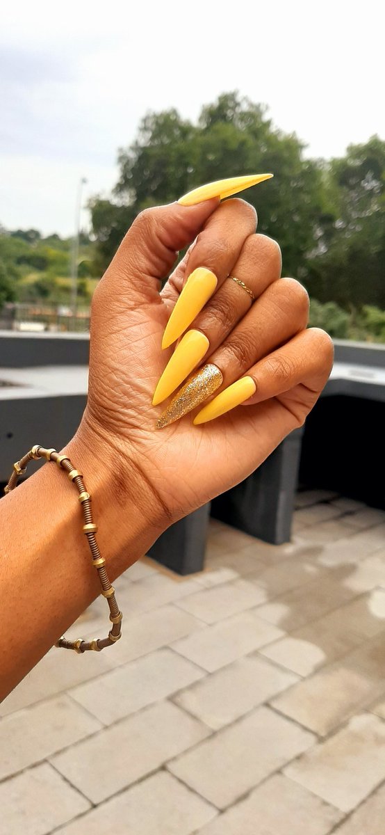 angfuni_mjolo's tweet photo. I sell press on nails for R80.Mine typically last 3 to 4 weeks with proper application. And can be used reused up to 5 times. I also do acrylic and gel(mobile) but I prefer these because they're kind to my nails🥰

Please retweet. A client may be on your TL. https://t.co/A6ynPEO7XY