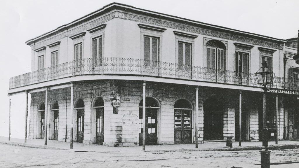 As a followup to the LaPrete Mansion in New Orleans we posted about earlier today, there is another place worth reading about. The Lalaurie Mansion is known because its owner was a socialite with a dark secret: a penchant for cruelty, torture and murder.

buff.ly/3i2fQru