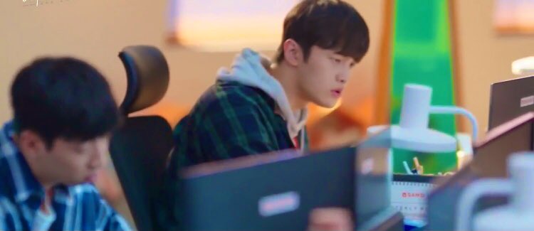 2. F5 Function Key (Yongsan Doing It VS Stopping Someone From Doing It) From Ep 2 and 8 and took him at Ep 16 to realize how pointless it is to press the key 