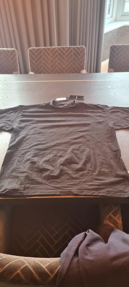 RussellMartin10's tweet image. What's going on @flannelsfashion? Passing off this excuse of a T-shirt as an @armani. No seam, so label, no washing instructions. All items being returned #snide