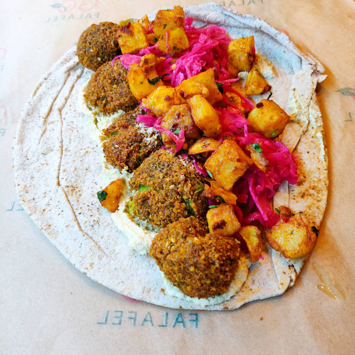 TheGuideLpool's tweet photo. You can have wraps, salad boxes, fresh juices and more delivered to your door this afternoon by @GoFalafel.

🥤 >https://t.co/jbp96pmQeS https://t.co/AHxxlaeUWs