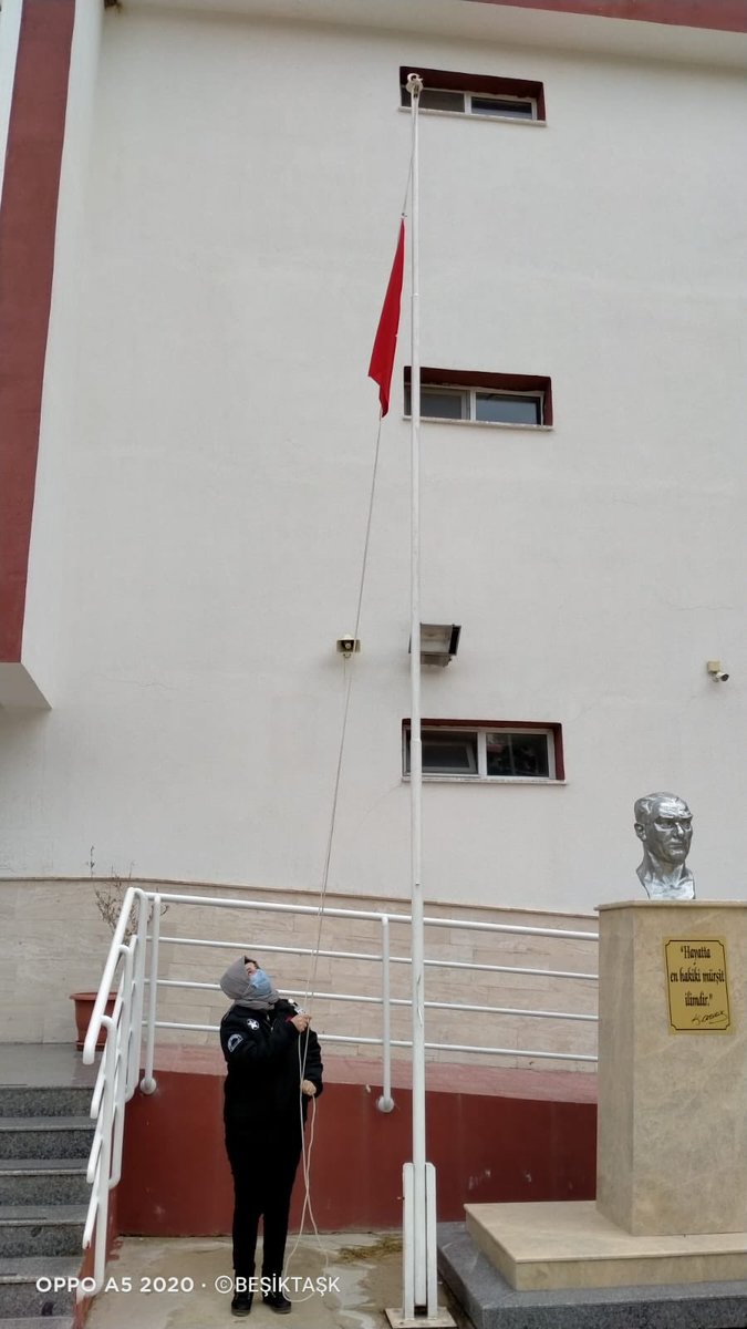 Okul bahçemizde sabah saat 10:00’da İlçe Milli Eğitim Müdürümüz Muhammet AYTAÇ, İlçe MEM Şube Müdürleri Mehmet AYDEMİR ve Alpaslan TAŞYÜREK’in katılımları ile bayrak törenimizi gerçekleştirdik.  <a href="/KaraburunMem/">Karaburun İlçe MEM</a> <a href="/izmir_ilmem/">İzmir İl Milli Eğitim Müdürlüğü</a> <a href="/karaburungovtr/">Karaburun Kaymakamlığı</a> <a href="/tcmeb/">Millî Eğitim Bakanlığı</a> <a href="/ziyaselcuk/">Ziya Selçuk</a>