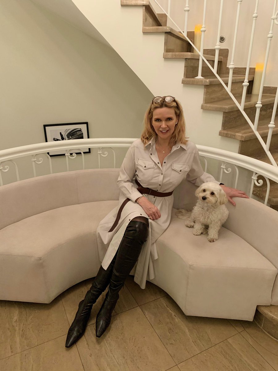 VeronicaFerres's tweet photo. Happy Monday! Was sind eure Tricks, um schnell in die Woche zu starten? #mondaymotivation https://t.co/l23c2sEoFx