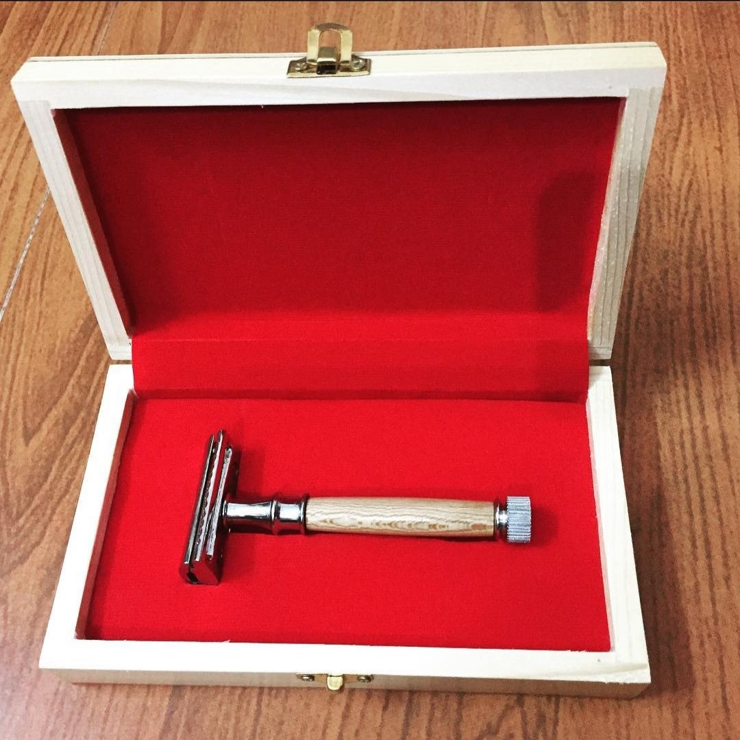 we are manufacture ⚒ we make every tyes  of Beauty instruments mostly Raz○Rs AnD Sciss○rs  if you NEED anY thing Contact me on my whtsapp😊