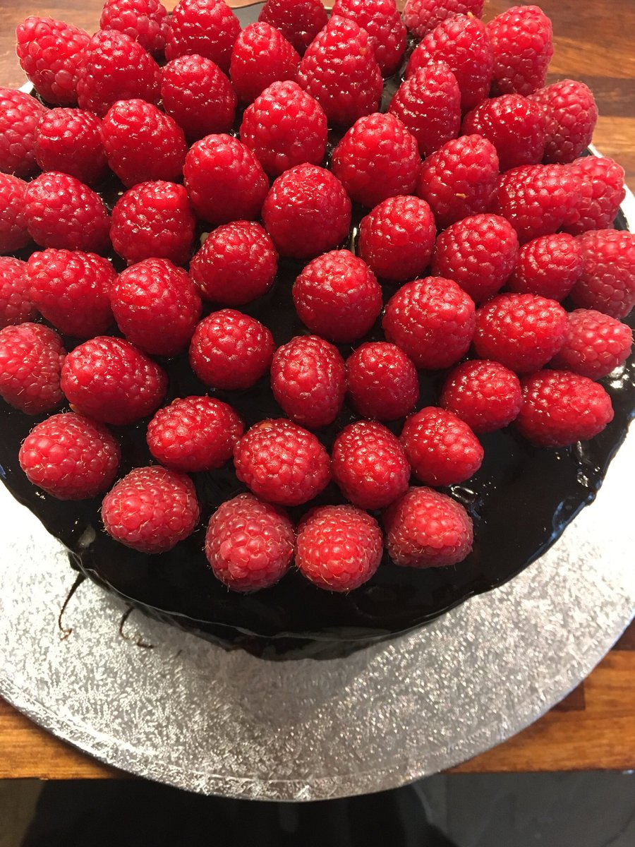 Lulutantan's tweet photo. Tried to make the cake from the opening credits of @greatbbakeoff for a special 18th birthday! Went okππΎ #cakes #homemade #birthday #deliciousfood #delicious #relaxandcook #foodie #foodielife #weekendchef #weekendcooking #weekendfood #livingthedream #lovingit #livingmybestlife https://t.co/QEpKohY1CP