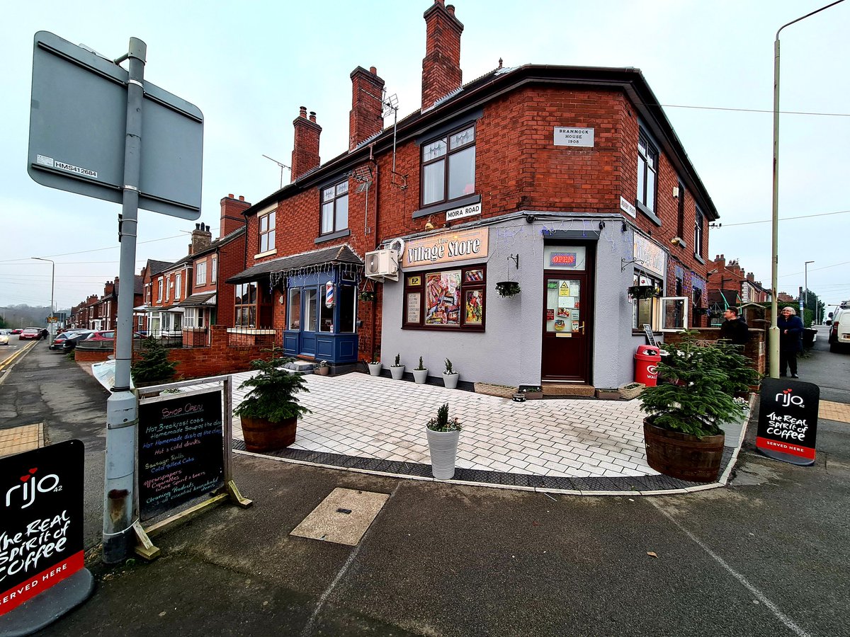 MASSecurity1's tweet photo. Welcome to the #MASfamily The Village Store the heart of the Donisthorpe community....
Thank you to Steve and Marie for looking after our engineers with the best Pork and stuffing Cobs ever...
#Protectedbymas | #masfamily | #trustinmas https://t.co/FPzijlkstj