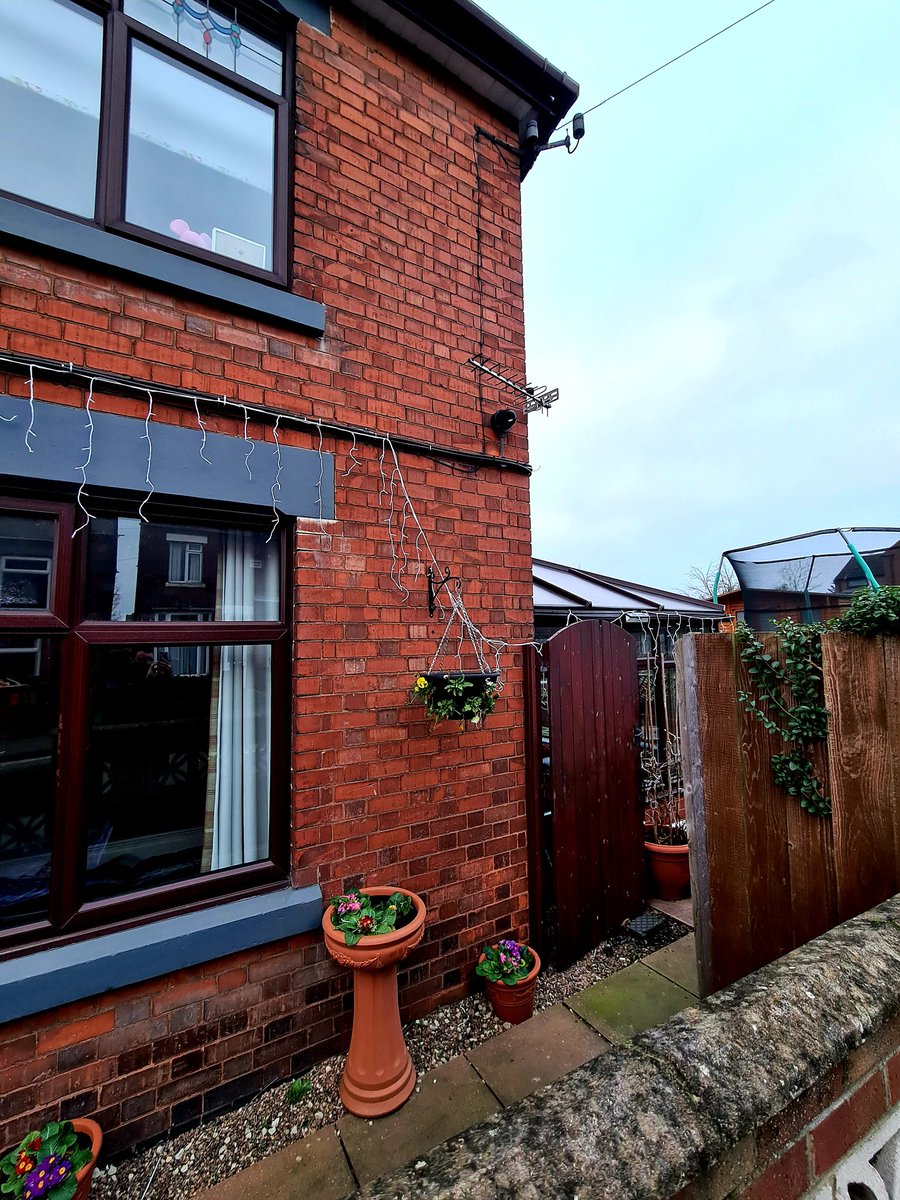 MASSecurity1's tweet photo. Welcome to the #MASfamily The Village Store the heart of the Donisthorpe community....
Thank you to Steve and Marie for looking after our engineers with the best Pork and stuffing Cobs ever...
#Protectedbymas | #masfamily | #trustinmas https://t.co/FPzijlkstj